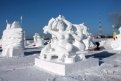 Снежная фигура моющихся в бане женщин победила на конкурсе в Хэйхэ