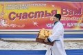 Купить хлеб и оставить его в специальном лотке для малоимущих может любой горожанин. Архив АП