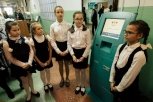 В школах Приамурья появляются умные столовые, сканеры отпечатков пальца и электронные глобусы