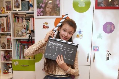 Юная героиня сериала «Воронины» Маша Ильюхина: «Наш попугай Аполлон говорит и танцует!»