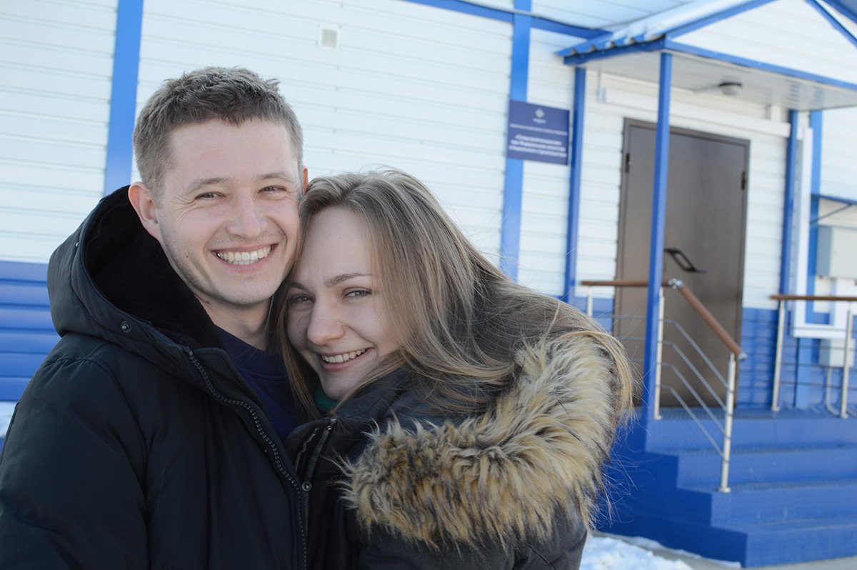 Саша и Лена поженились в пятницу 13-го, но в суеверия не верят.