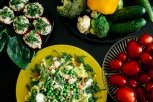 «Все думают, что сыроеды злые»: истории людей, отказавшихся от мяса, молока и яиц