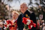 В Благовещенске 9 мая раскупили гвоздики красного, бордового и малинового цветов
