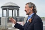 Художник от Бога, меценат и настоящий мужик: друзья Александра Тихомирова об оконописце