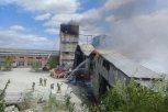 В Благовещенске горит формовочный завод железобетонных изделий (фото и 4 видео)