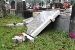 Вандалы разрушили больше 30 памятников на кладбище в Малиновке