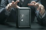 Из торгового центра Благовещенска воры унесли сейф с миллионом