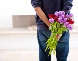 «Влюбленный» вор с букетом цветов украл из благовещенской квартиры 5 миллионов