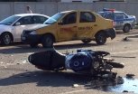 Мотоциклист разбился насмерть после столкновения с такси в Благовещенске (видео)