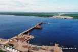 Китай протянул технологический мост через половину реки Амур вблизи Благовещенска