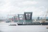 Паводок обрушил высотный кран на стройплощадке международного моста через Амур (видео)