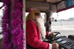 Дед Мороз рулит: на городской маршрут в Благовещенске вышел волшебный автобус