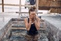 Мороз по коже: благовещенцы отмечают Крещение купанием в проруби (фоторепортаж)