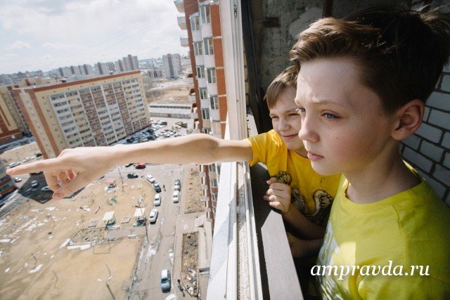 На день рождения мама подарок предложила песня На день рождения мама подарок предложила песня