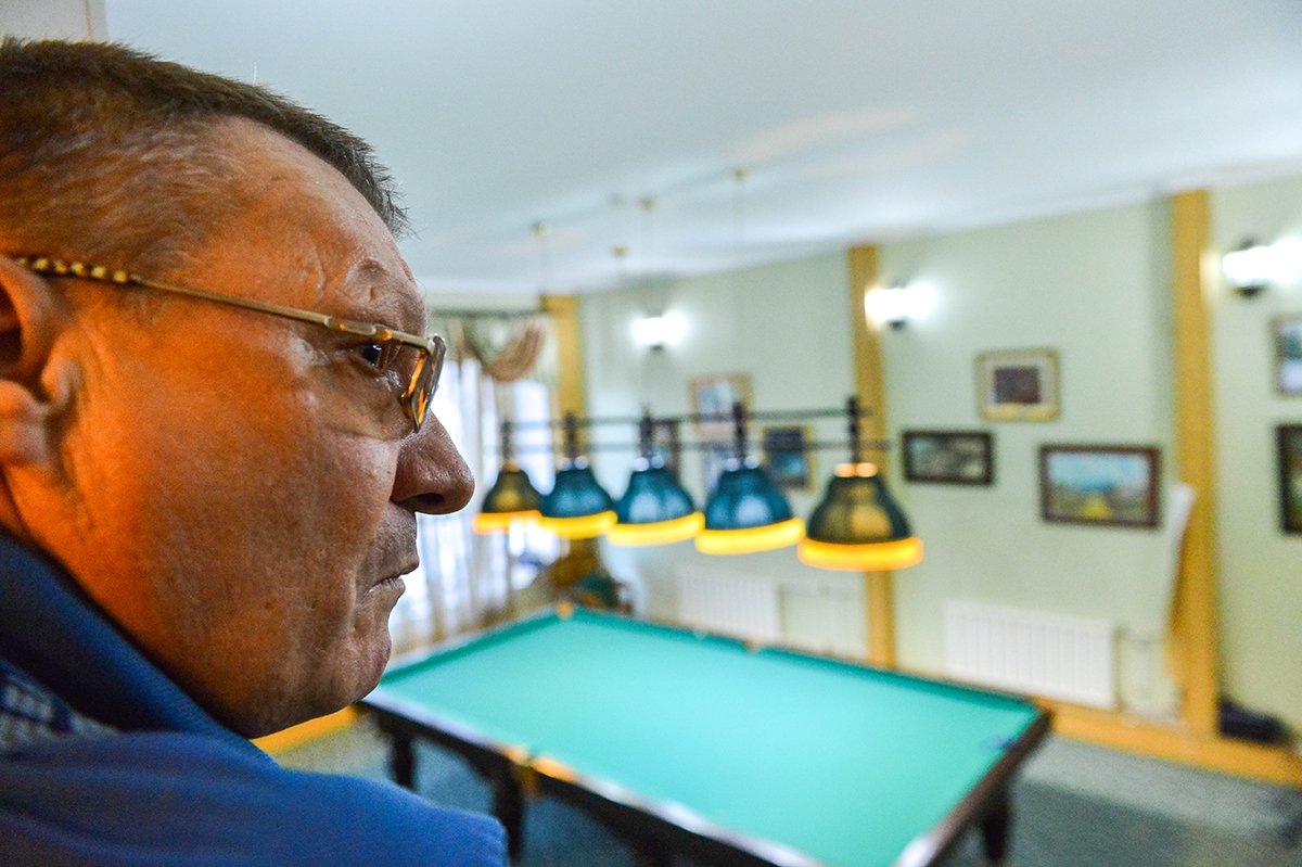 Любимое место экс-прокурора — бильярдная.
