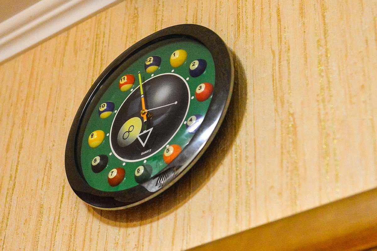 В коллекции есть и часы с кием.