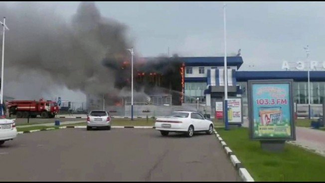 В Благовещенске загорелся аэропорт. Видео очевидцев