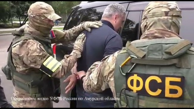 Задержание взяточника в Благовещенске: руководитель организации передавал миллион сотруднику ФСБ