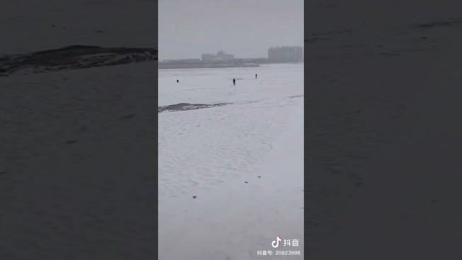 Из Хэйхэ в Благовещенск через пассажирскую таможню прошли уже полсотни людей