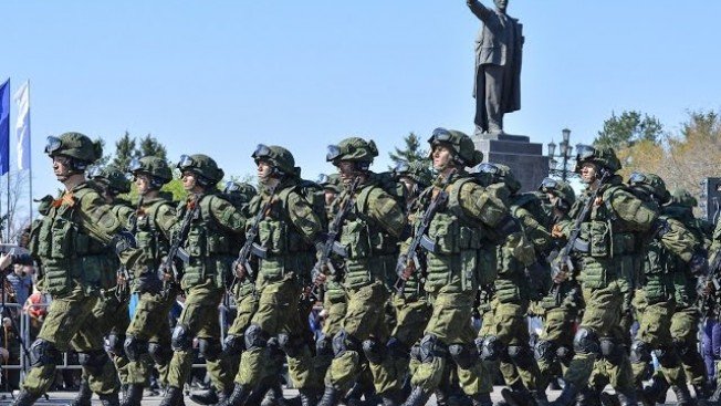 И Ленин такой молодой: фотоподборка памятников Амурской области