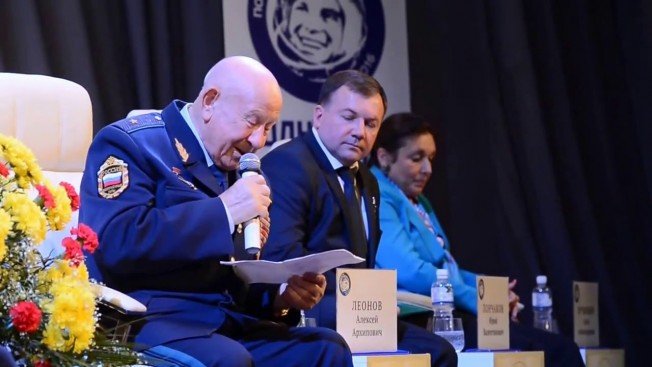 Космонавт Алексей Леонов выступает в АмГУ