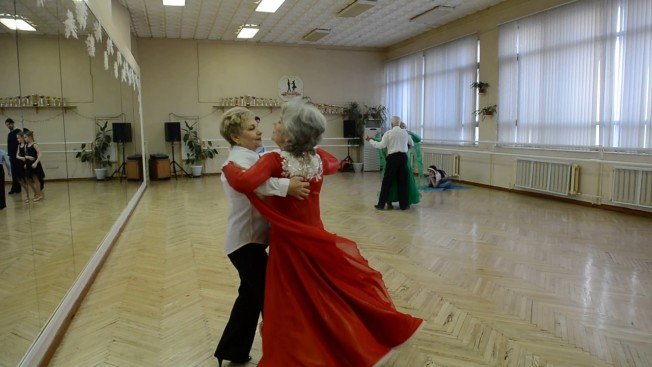 Танцуя, баговещенские пенсионеры забывают о возрасте болезнях