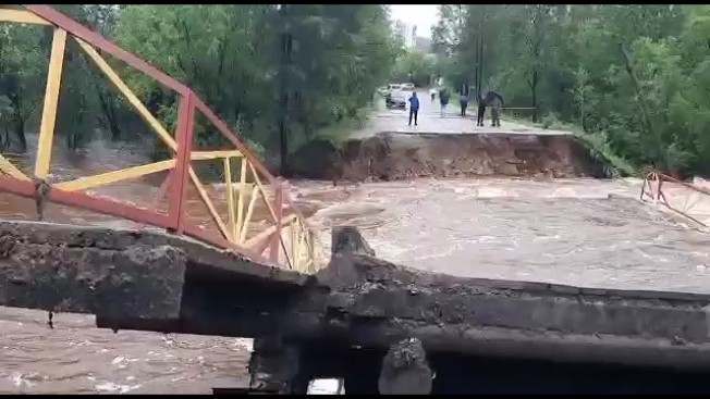 В Тынде смыло мост