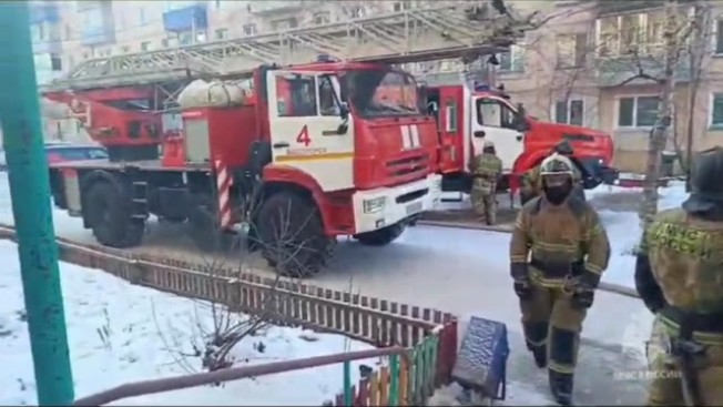 Трех человек спасли пожарные из горящего дома в Белогорске