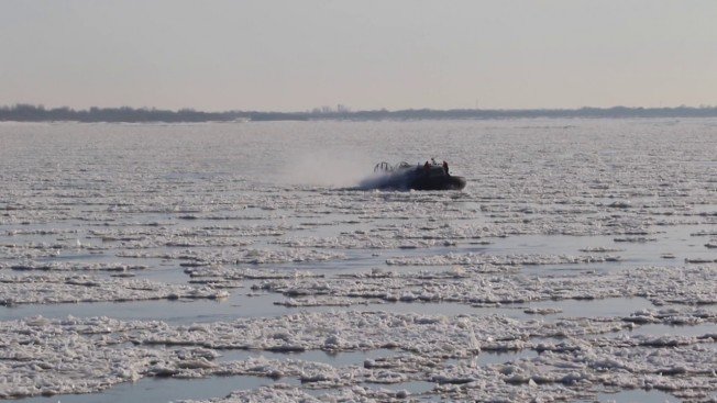 Спасение рыбака со льдины на реке Зее в Благовещенске
