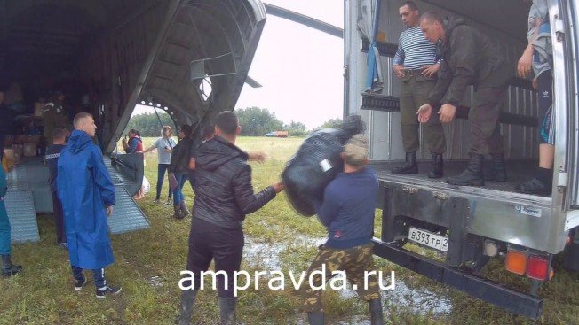 Спасатели отправляют гуманитарку подтопленцам в Приамурье