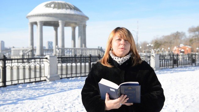 Редактор «Амурской правды» читает «Евгения Онегина». Благовещенск, 2017