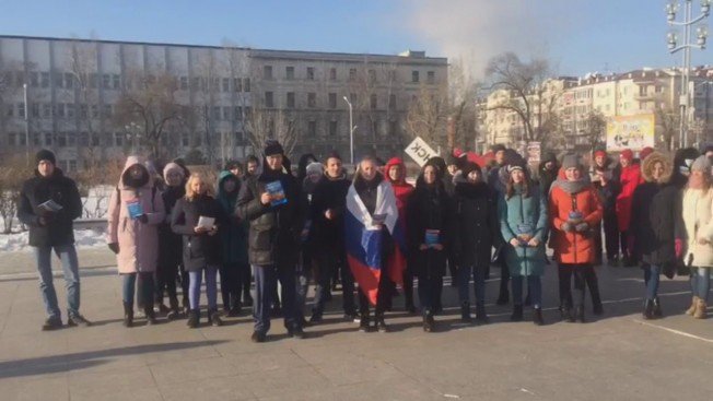 Благовещенские студенты в День Конституции спели гимн России