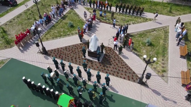Как в Благовещенске открыли памятник Герою СССР Юрий Кузнецову. Видео: Городской дом культуры