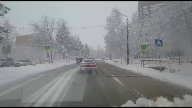 Жители Тынды возмущены: в городе не убирают выпавший 15 апреля снег