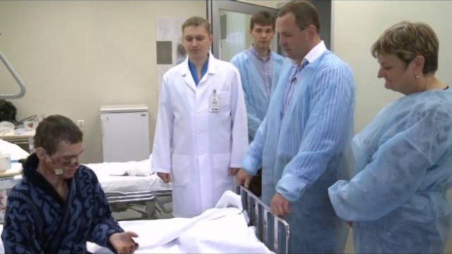 Сенатор от Амурской области навестил в Москве пострадавших от пала пожарных