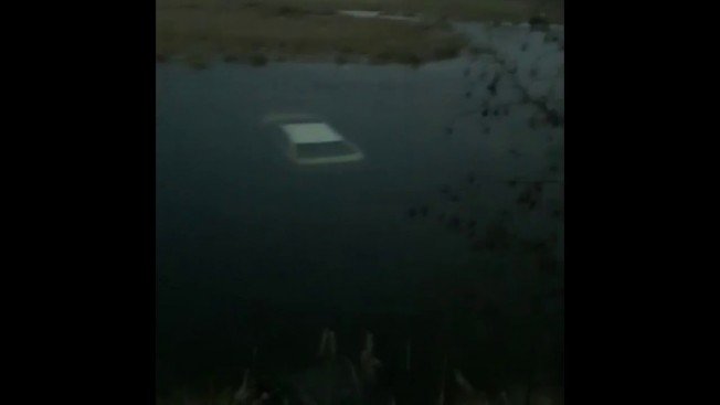Иномарка слетела в озеро возле Прядчино