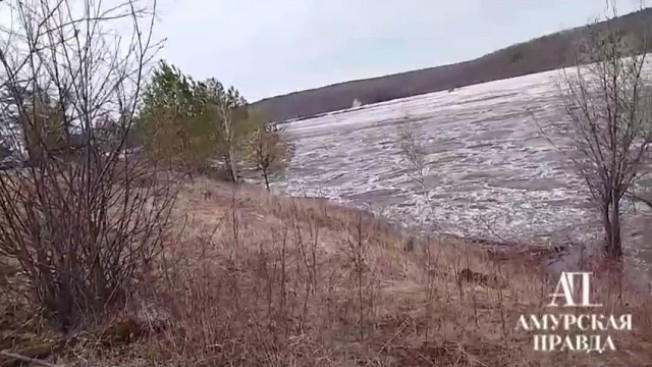 В Шимановском округе лед на Зее снес линию электропередачи