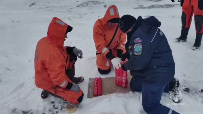 В Шимановском округе провели первый в этом году подрыв льда на реке Амур