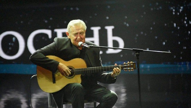 Юрий Стоянов спел на фестивале кино и театра «Амурская осень»