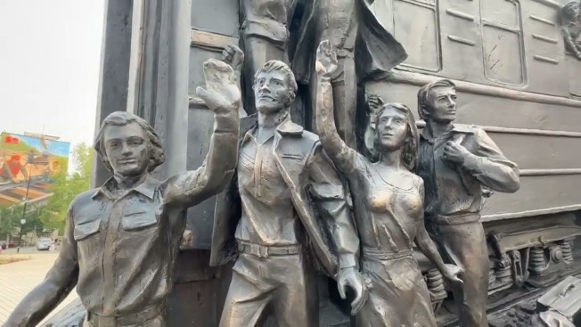 Памятник строителям Байкало-Амурской магистрали с высоты птичьего полета