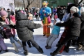 В городском парке народ веселили Дед Мороз, Петрушка и хлебосольная Масленица.