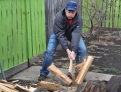 Спецкор Андрей Анохин вспомнил, как колоть дрова.