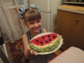 6.	«Кто сказал, что зимой не бывает арбузов?»  На фото: Диана Зубкова, 7 лет.