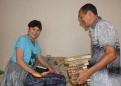 Семья Ван-Дю-Лин везет в Белгородскую область несколько сумок с подарками.