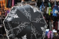 Зонты с городскими принтами и модными рюшами — нарасхват.