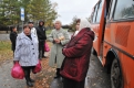 Жительницы Надежденского приехали в Солнечное проголосовать и купить хлеба.