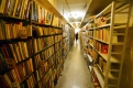 500 000 книг ждут своего читателя в книгохранилище, коридоры которого растянулись на несколько км.
