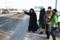 Для селян единственный способ выбраться из Владимировки при свете дня – «голосовать» на трассе.