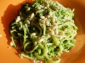 Спагетти с зеленым соусом.