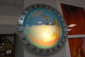 Часы «глобальное время» позволяют узнать точное время в любой точке земного шара.